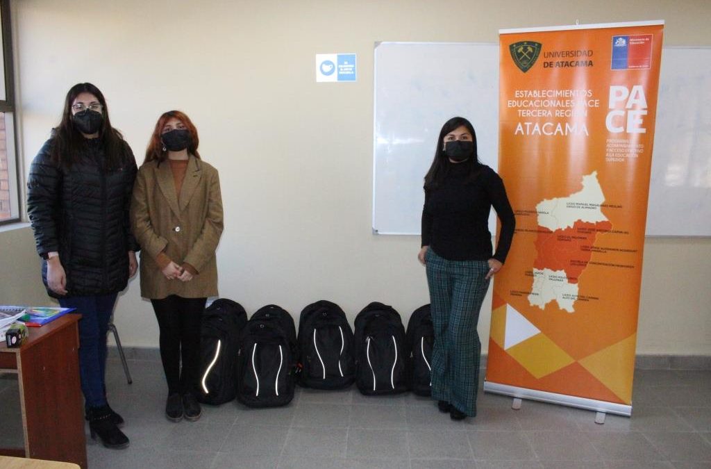 Estudiantes de la Universidad de Atacama sede Vallenar recibieron Kits de Aprendizaje